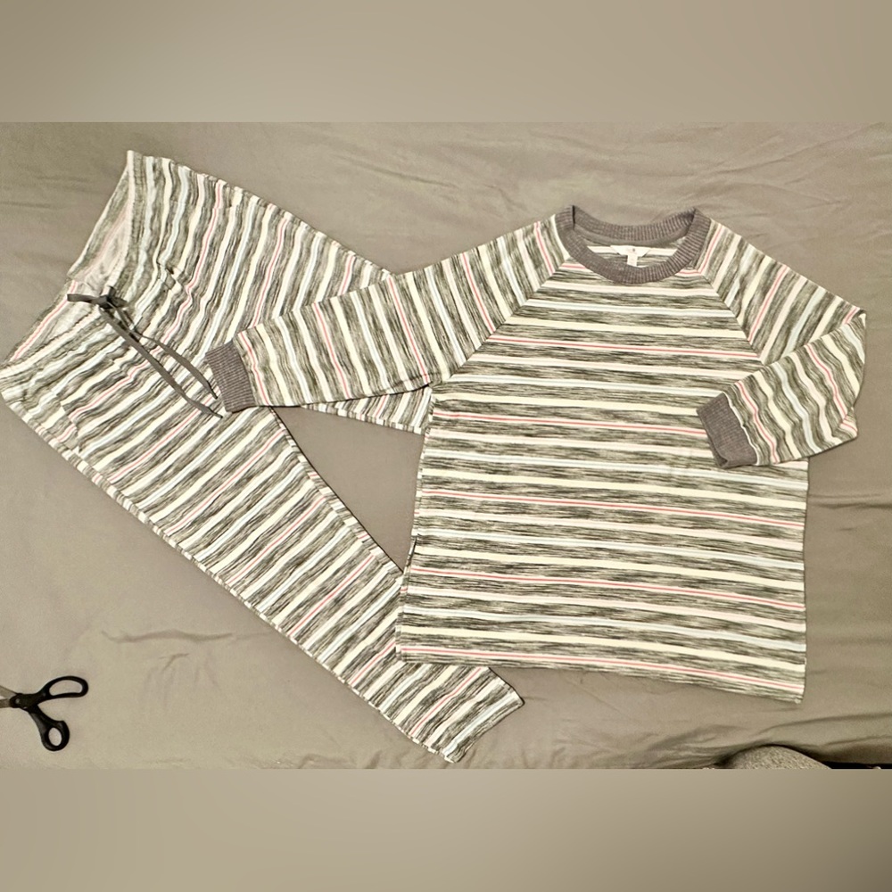 Secret Treasures Raglan Sleeve Grey Heather Multi Stripe Pajamas size Small